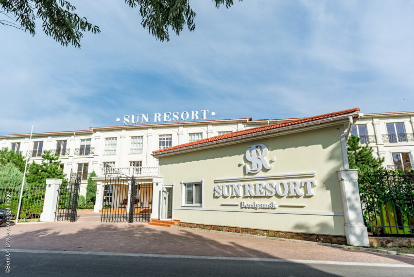 Отель «Sun Resort» на Ближней Бердянской косе
